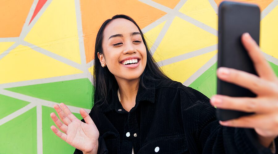 The Hidden Signs She’s Not Interested (And What to Do If You’re Already Falling for Her)